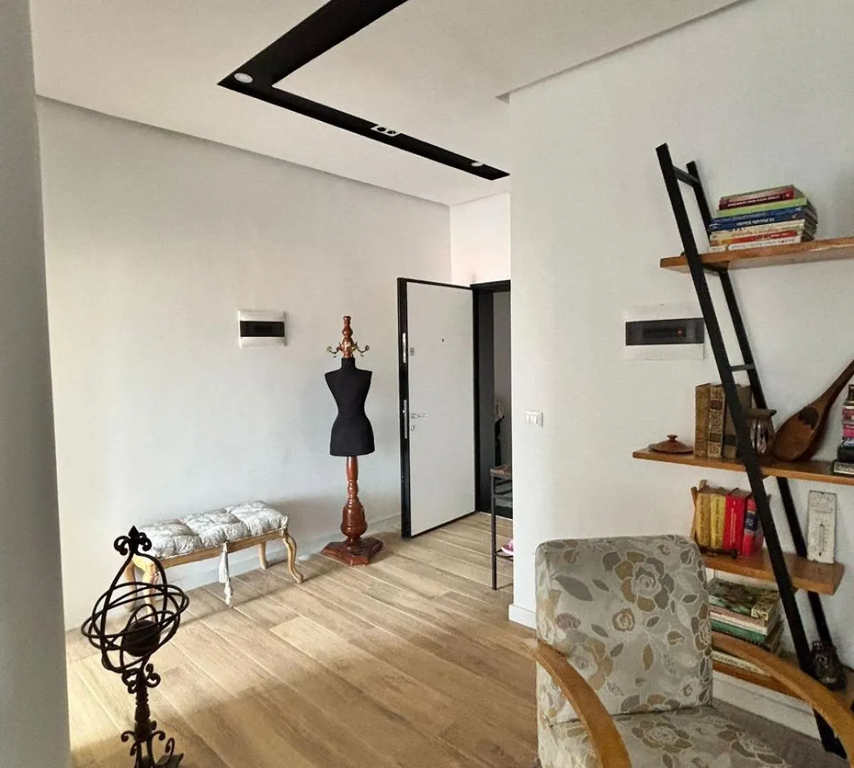 Itan Cozy Modern Apartment ティラナ